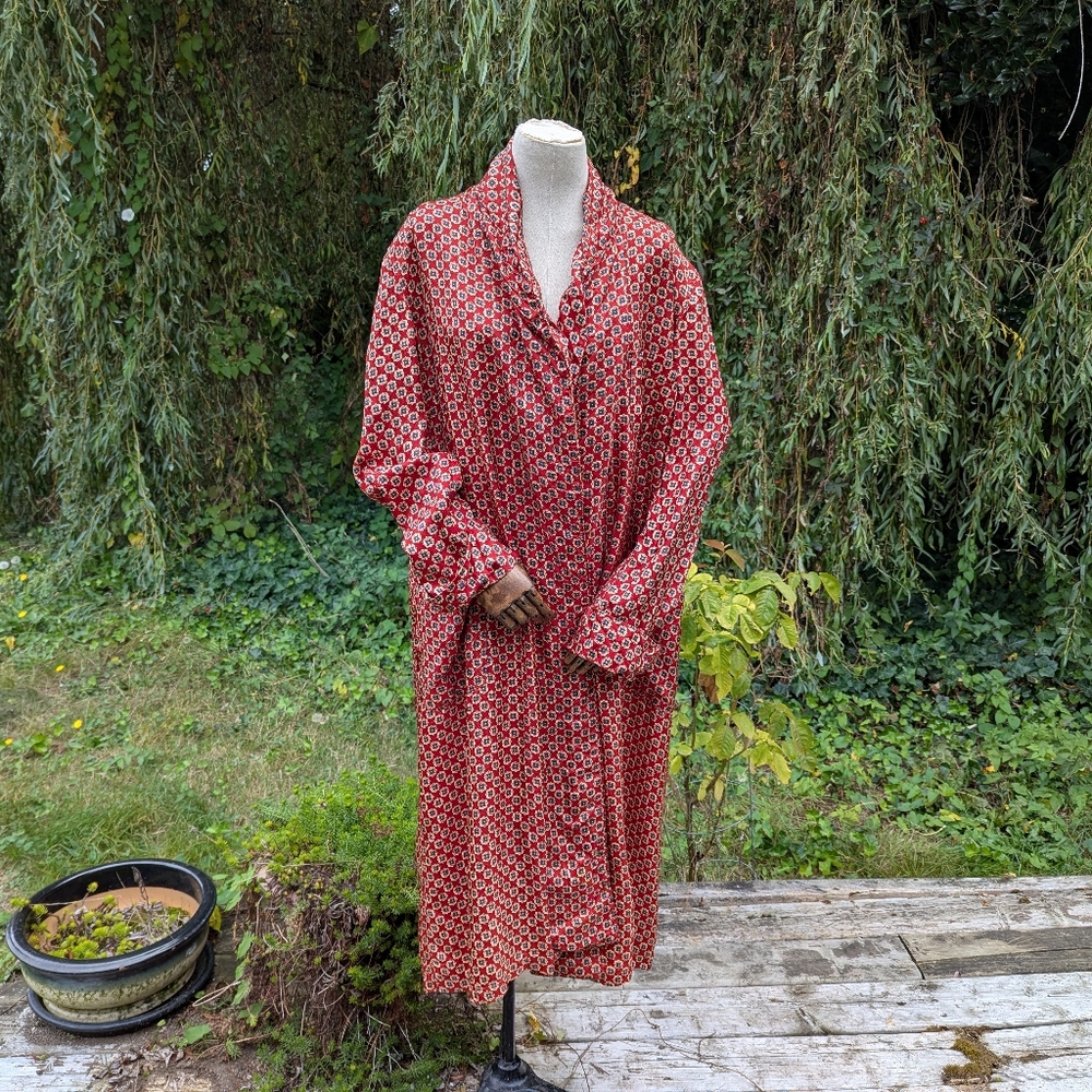 Vintage mens robe dressing gown, 1940s smoking jacket, ladies house dress